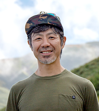 笑顔の牛田浩一さん