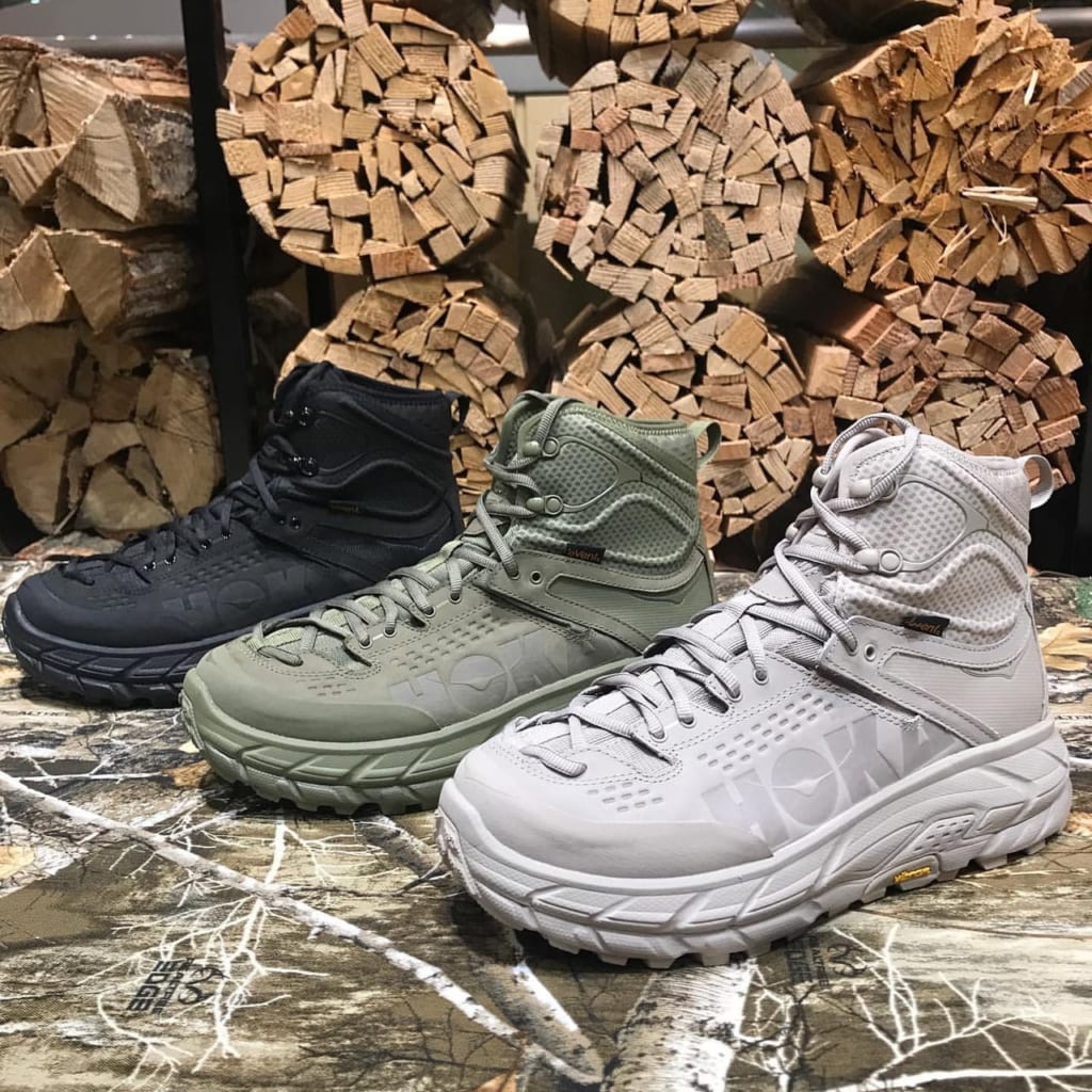 メール便可 2セットまで 【新品】HOKA ONEONE ブーツ トゥ ウルトラ